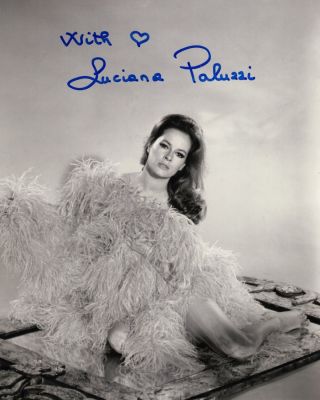 007 James Bond girl Luciana Paluzzi (SPECTRE Assassin Fiona Volpe in Thunderball) signed 8x10