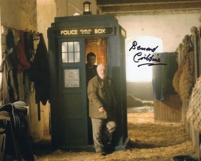 Doctor Who Wilf Mott scene 8x10 photo signed by actor Bernard Cribbins. Good condition. All
