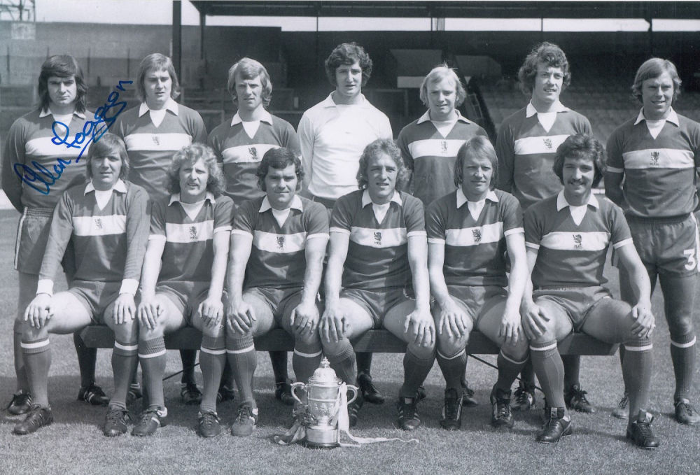 Lot 256: Autographed ALAN FOGGON 12 x 8 photo: B/W,...