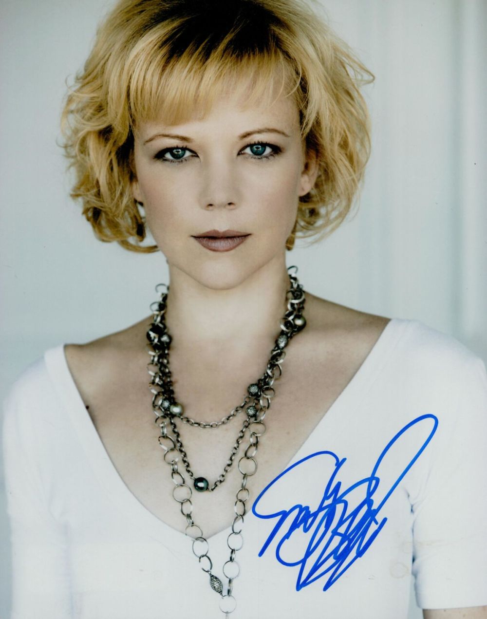 Lot 433: Emily Bergl Signed Colour Photo Approx Size 8...