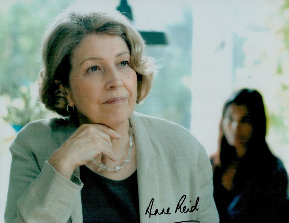 Lot 445: Anne Reid Signed Colour Photo Approx Size 8...