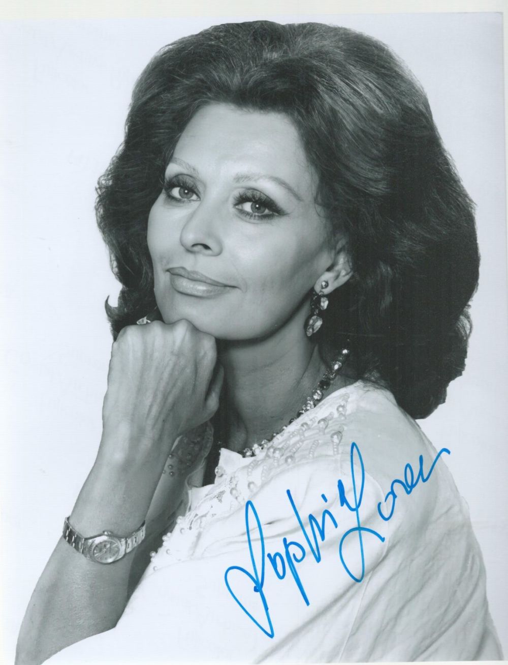 Lot 507: Sophia Loren Signed Black and White Photo Italian...
