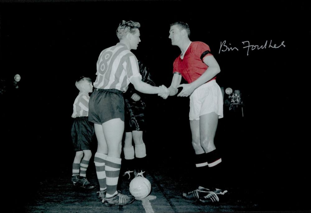 Lot 275: Football Bill Foulkes signed 12x8 Manchester United colourised photo. Good Condition. All autographs