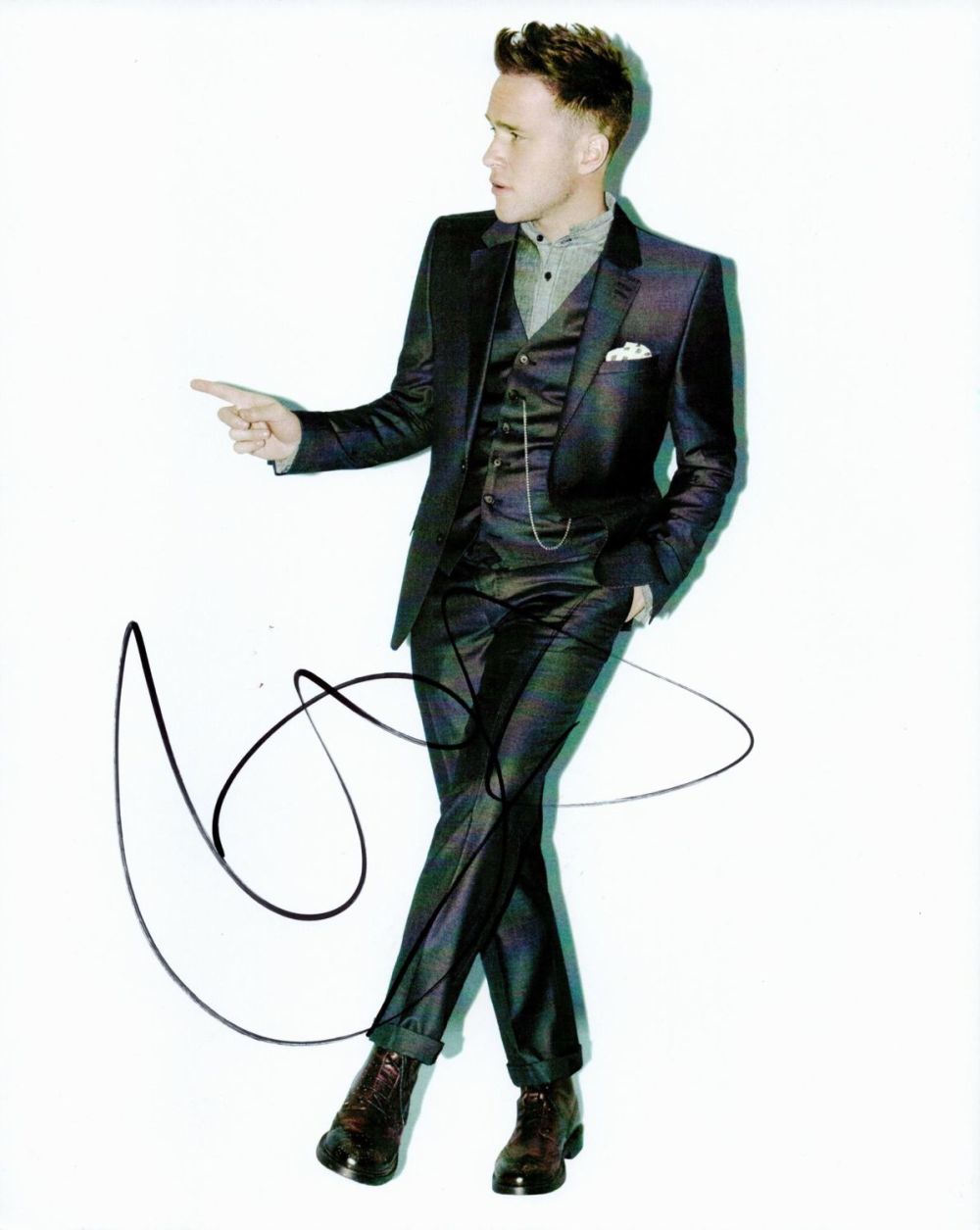 Lot 279: Olly Murs signed 10x8 colour photo. Oliver Stanley Murs born 14 May 1984 is an English singer,