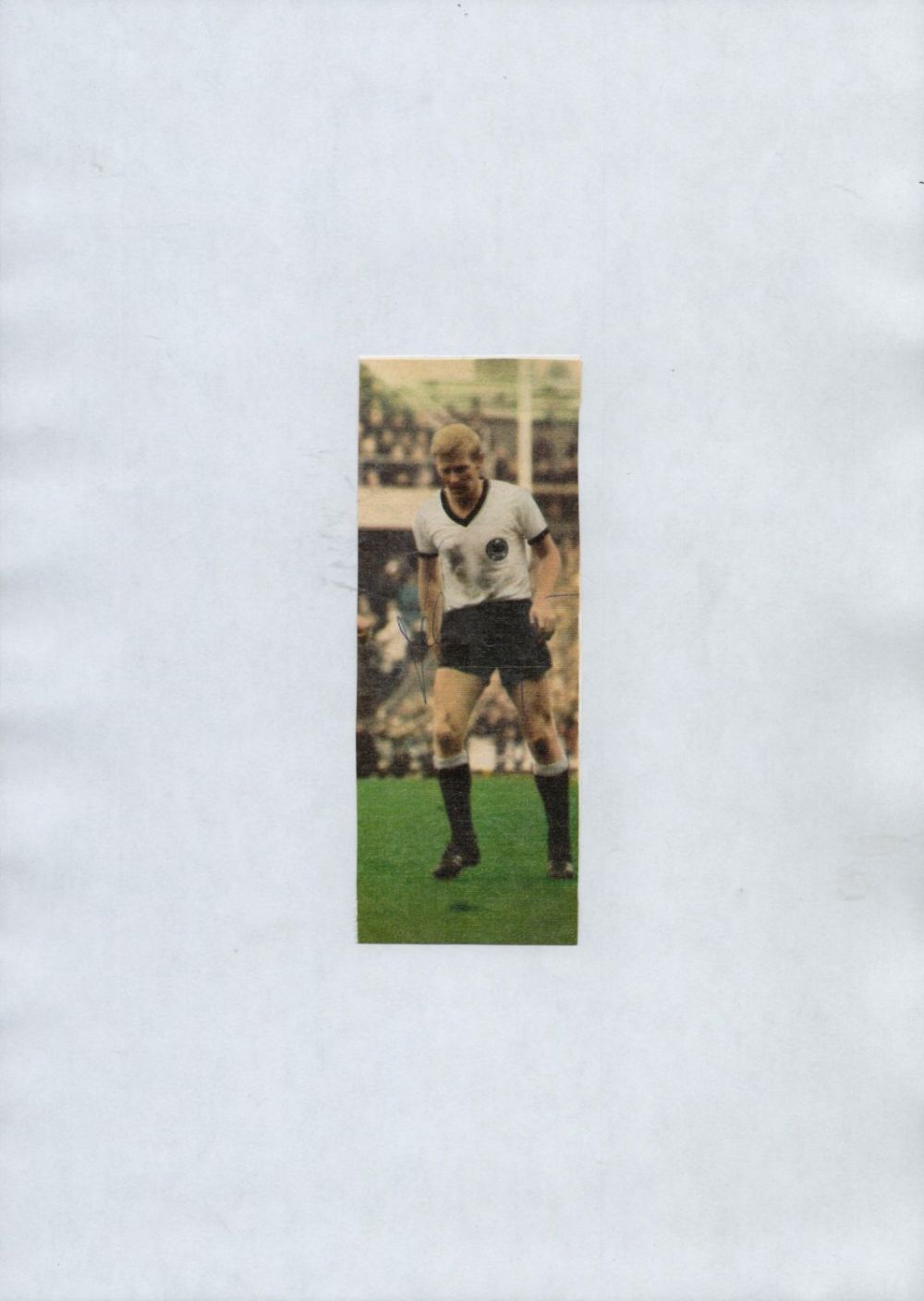 Lot 375: Football Karl Heinz Schnellinger signed 5x2 colour magazine photo. Good Condition. All autographs