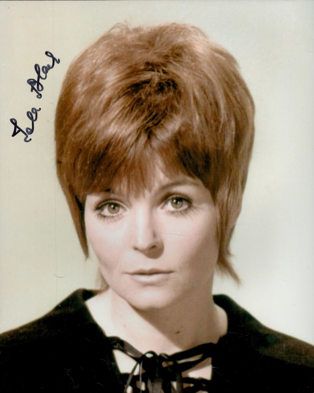 Lot 632: Actor Isla Blair signed 10 x 8 inch young colour head and shoulders portrait photo. Good