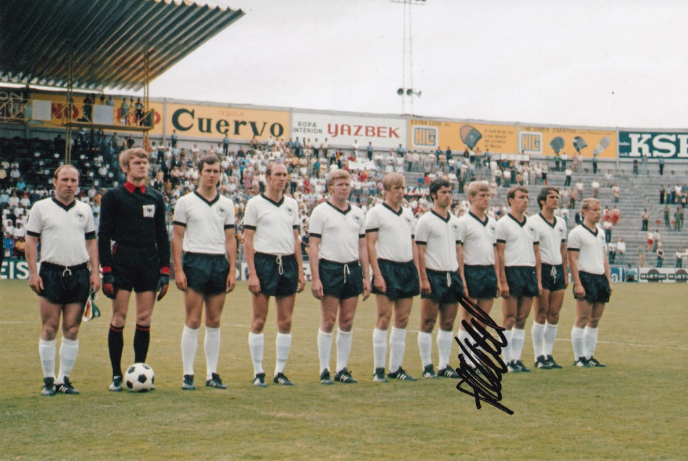 Lot 619: Football Autographed Klaus Fichtel 1970 6 X 4...