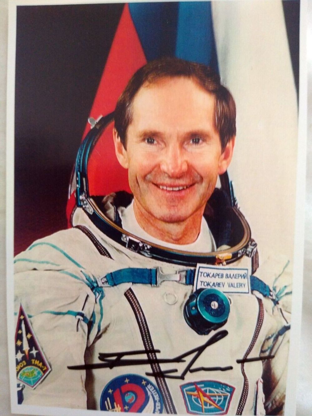 Lot 141: Cosmonaut Valery Tokarev signed colour portrait photo 4x6...