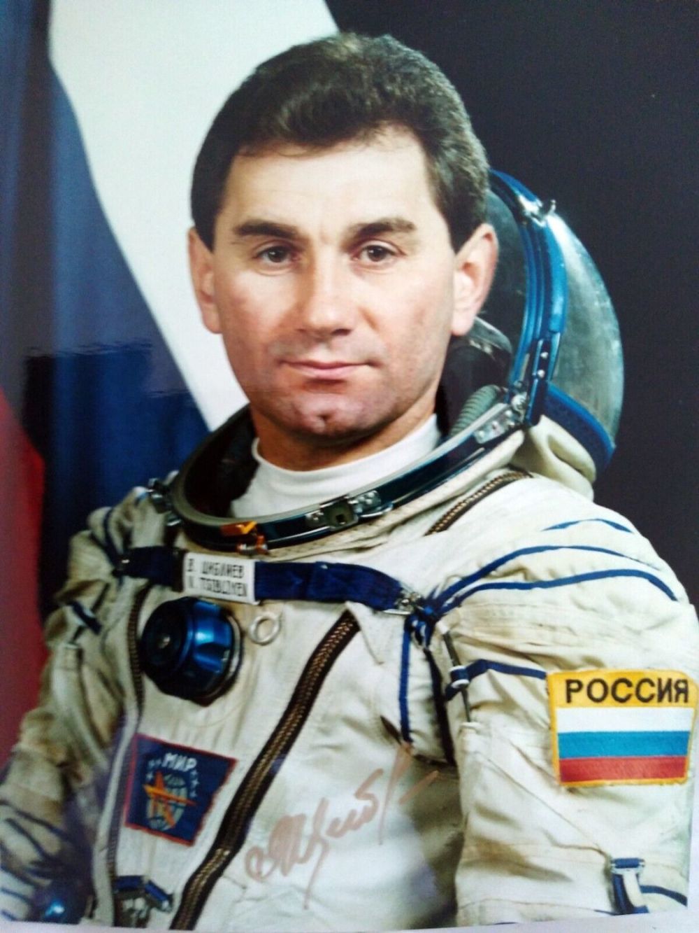 Lot 163: Cosmonaut Vasily Tsibliyev signed colour portrait photo 8...