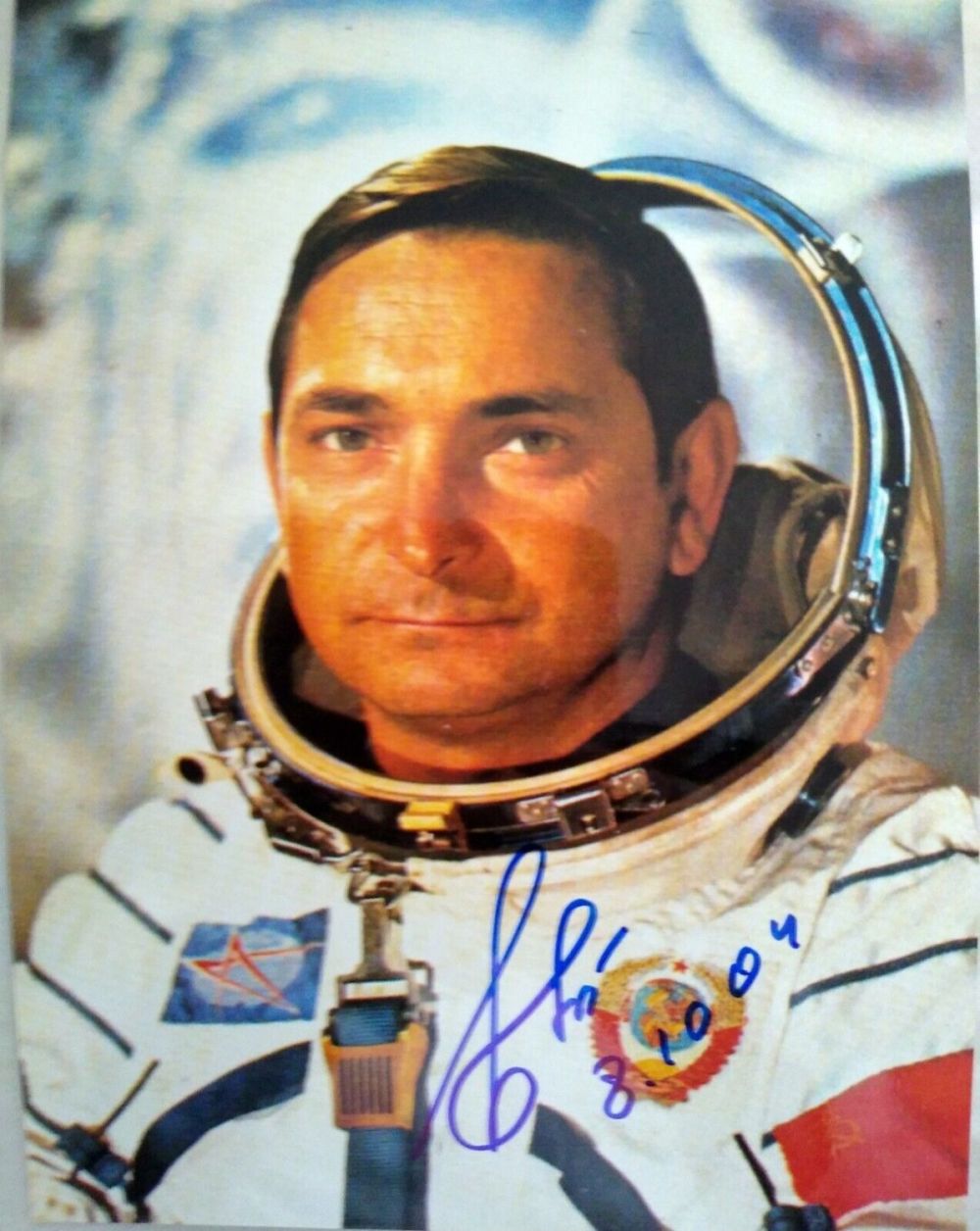 Lot 164: Cosmonaut Valery Bykovsky signed colour portrait photo 8...