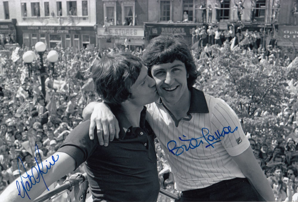 Lot 400: Autographed Arsenal 12 X 8 Photo: B/W, Depicting...