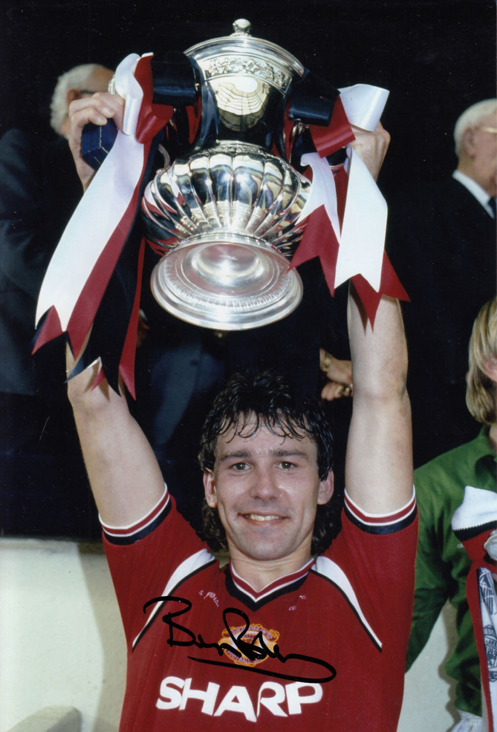 Lot 416: Autographed Bryan Robson 12 X 8 Photo: Col,...
