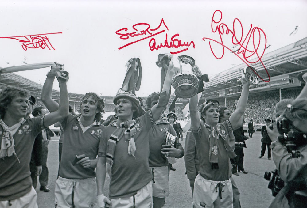 Lot 419: Autographed Man United 12 X 8 Photo: B/W,...