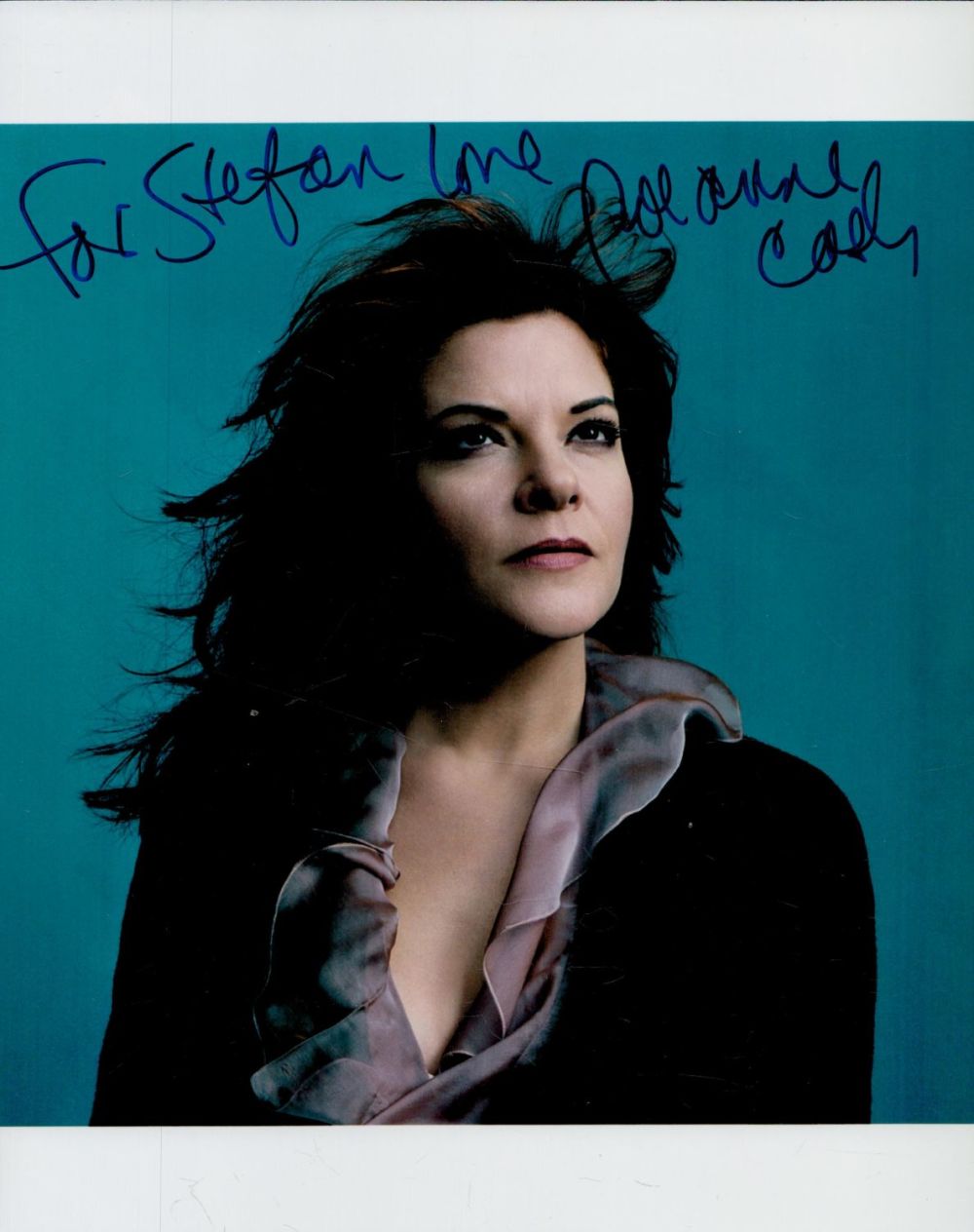 Lot 203: Roseanne Cash signed 10x8inch colour photo. Dedicated. Good...