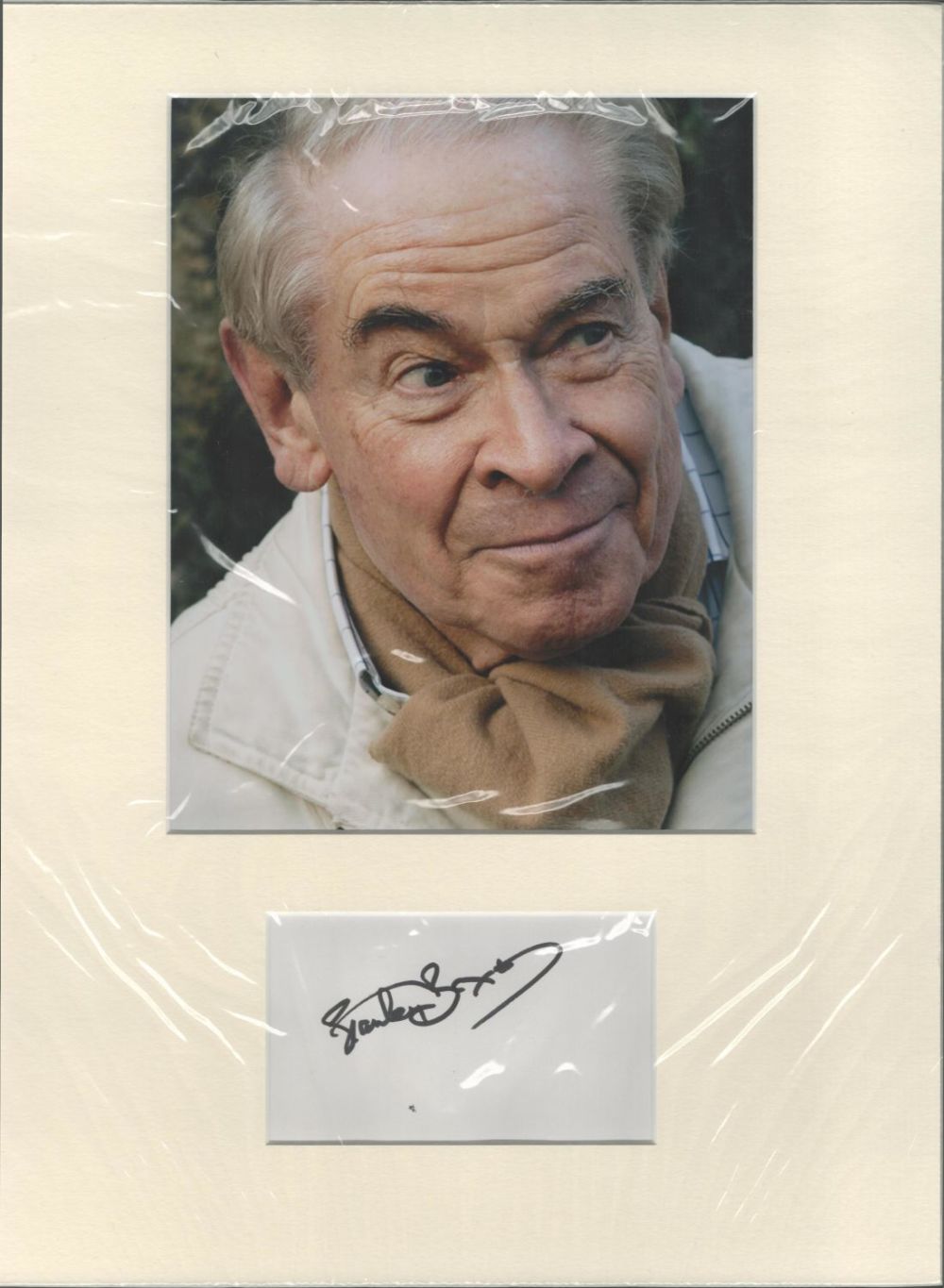 Lot 231: Stanley Baxter signed 16x12 overall mounted signature piece...