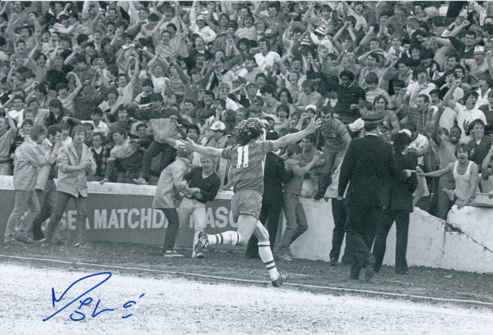 Lot 305: Autographed Mickey Thomas 12 X 8 Photo: B/W,...