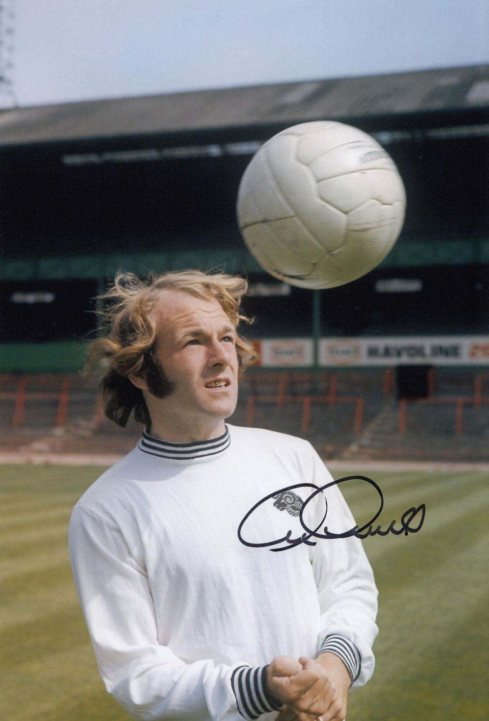 Lot 315: Autographed Archie Gemmill 12 X 8 Photo: Col,...
