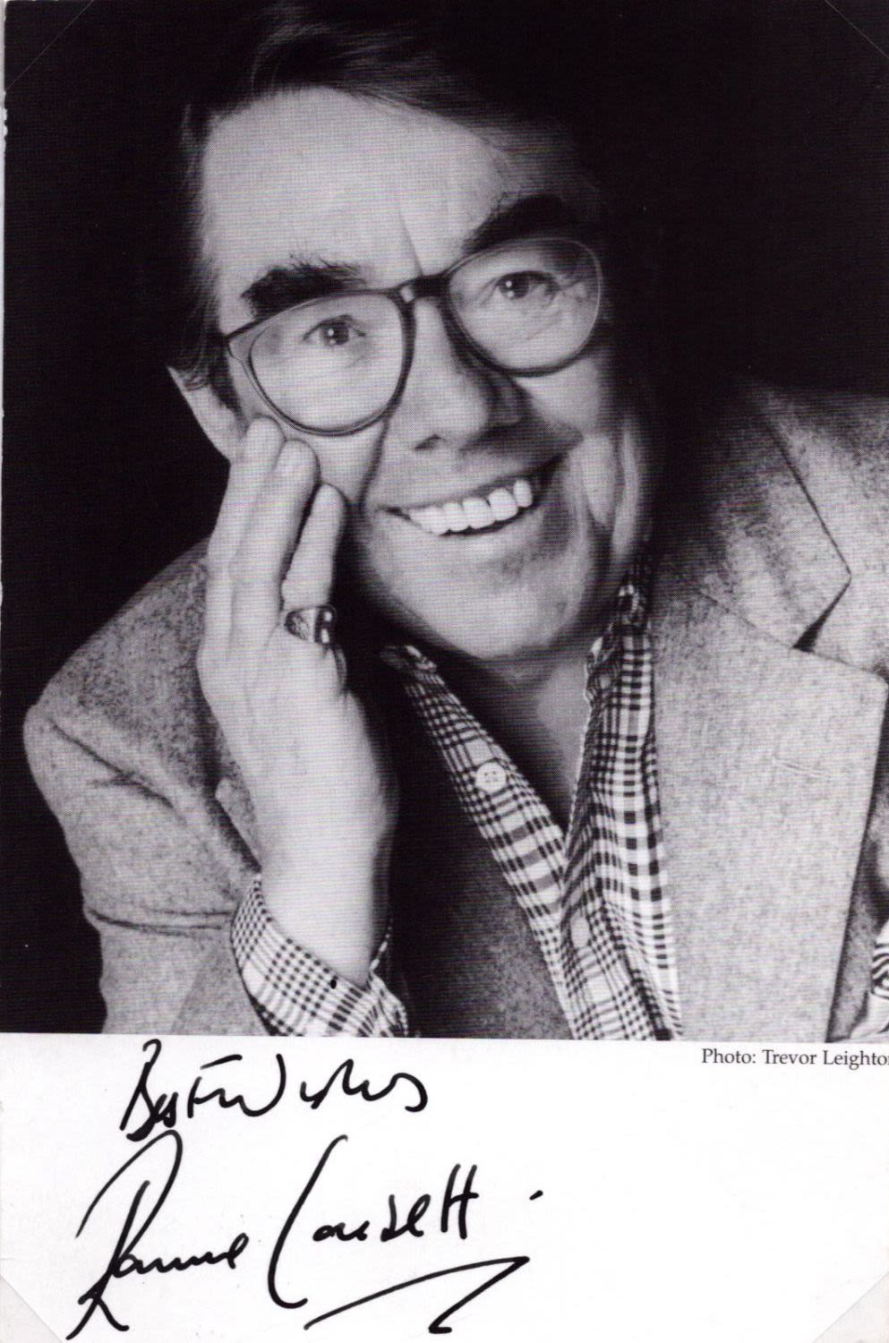 Lot 565: Ronnie Corbett signed 6x4inch black and white photo....