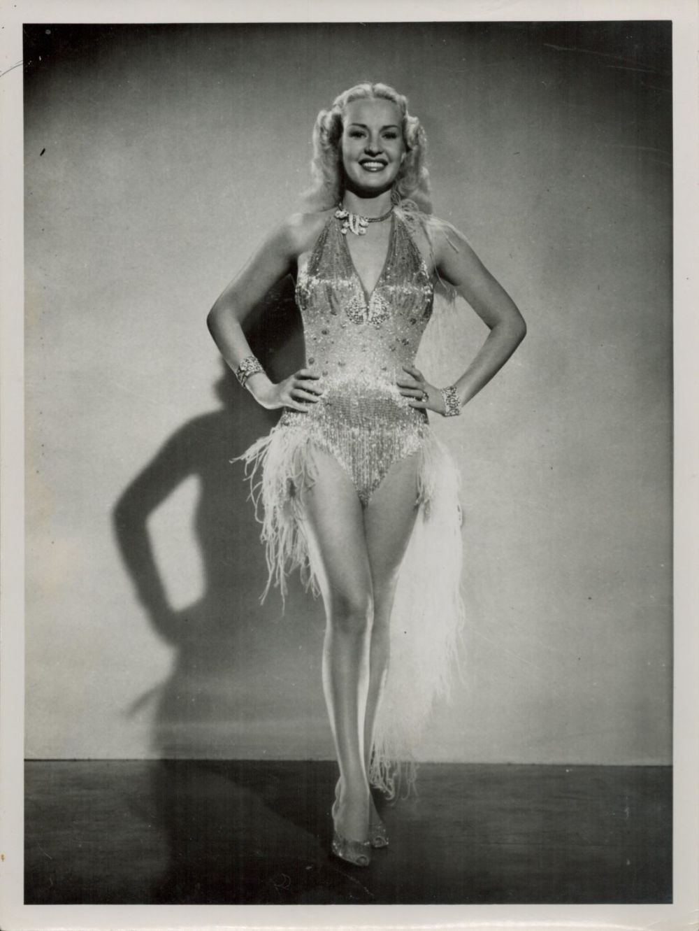 Lot 662: Betty Grable Original Vintage Press Photo Measuring 8x6...