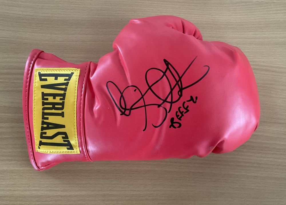 Lot 704: Boxing Liam Smith signed Lonsdale red boxing glove....