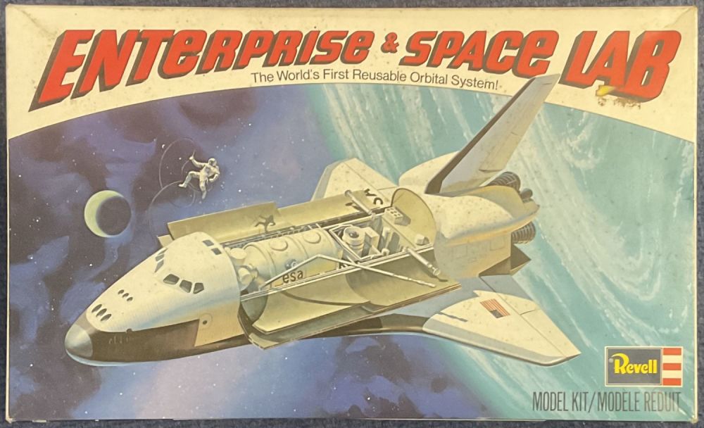 Lot 128: Enterprise & Space Lab Plastic Model Kit (scale...