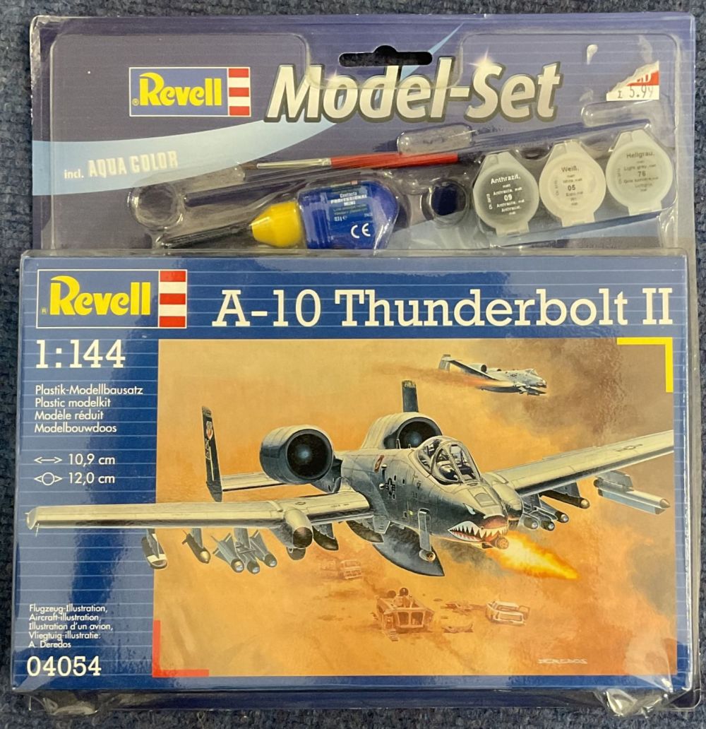 Lot 132: A 10 Thunderbolt II Model Set Plastic Model...