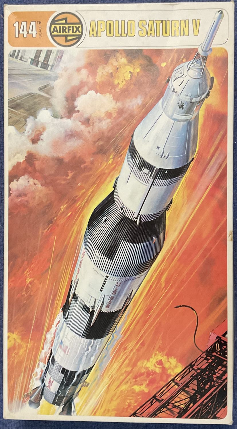 Lot 140: Apollo Saturn V Plastic Model Kit (Scale 1:144)...