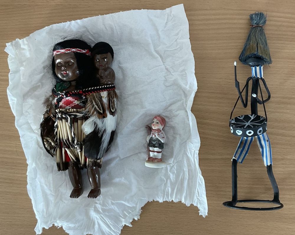 Lot 280: 3 x Collectors Dolls, a group of three...