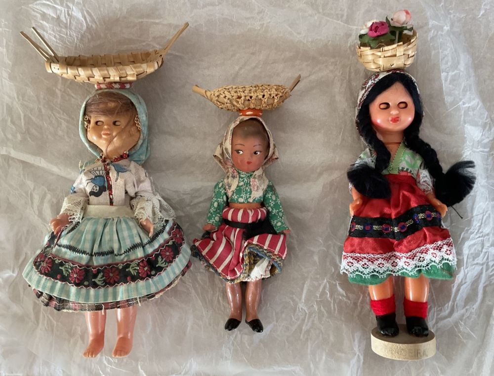 Lot 287: 3 x Collectors Dolls, a group of three...