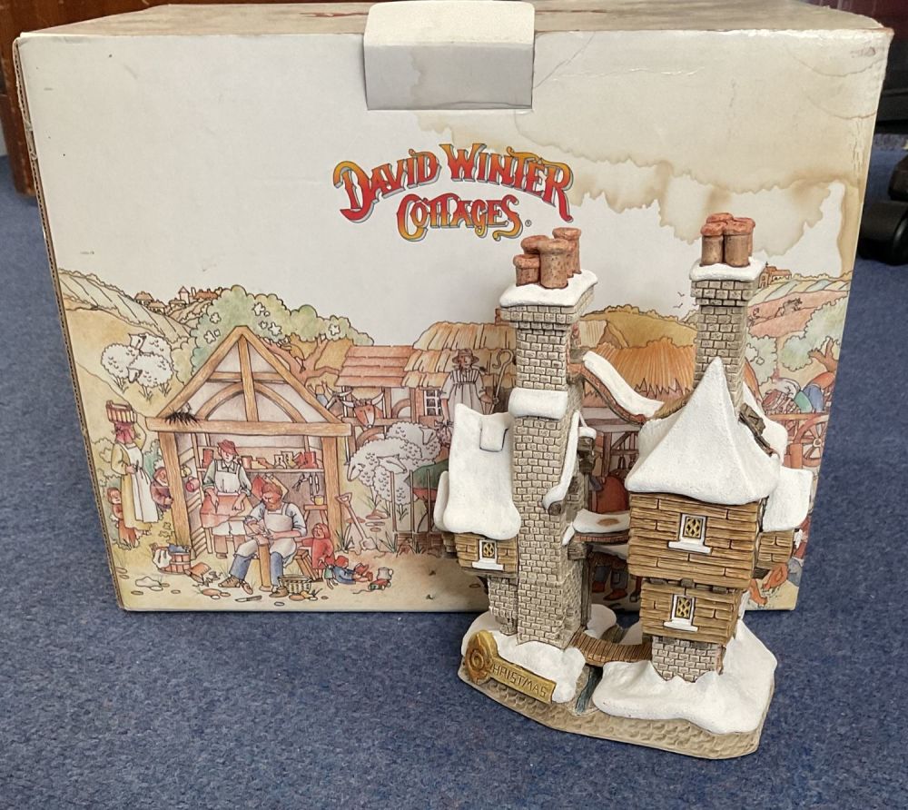 Lot 292: David Winter Cottages 2001 Fagin's Hideout, The Oliver...