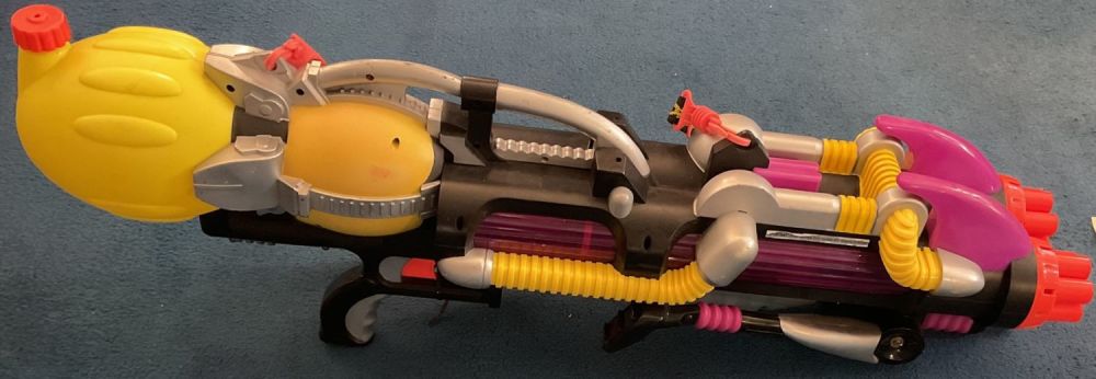 Lot 300: Super soaker Larami Super Charger Monster XL Vintage...