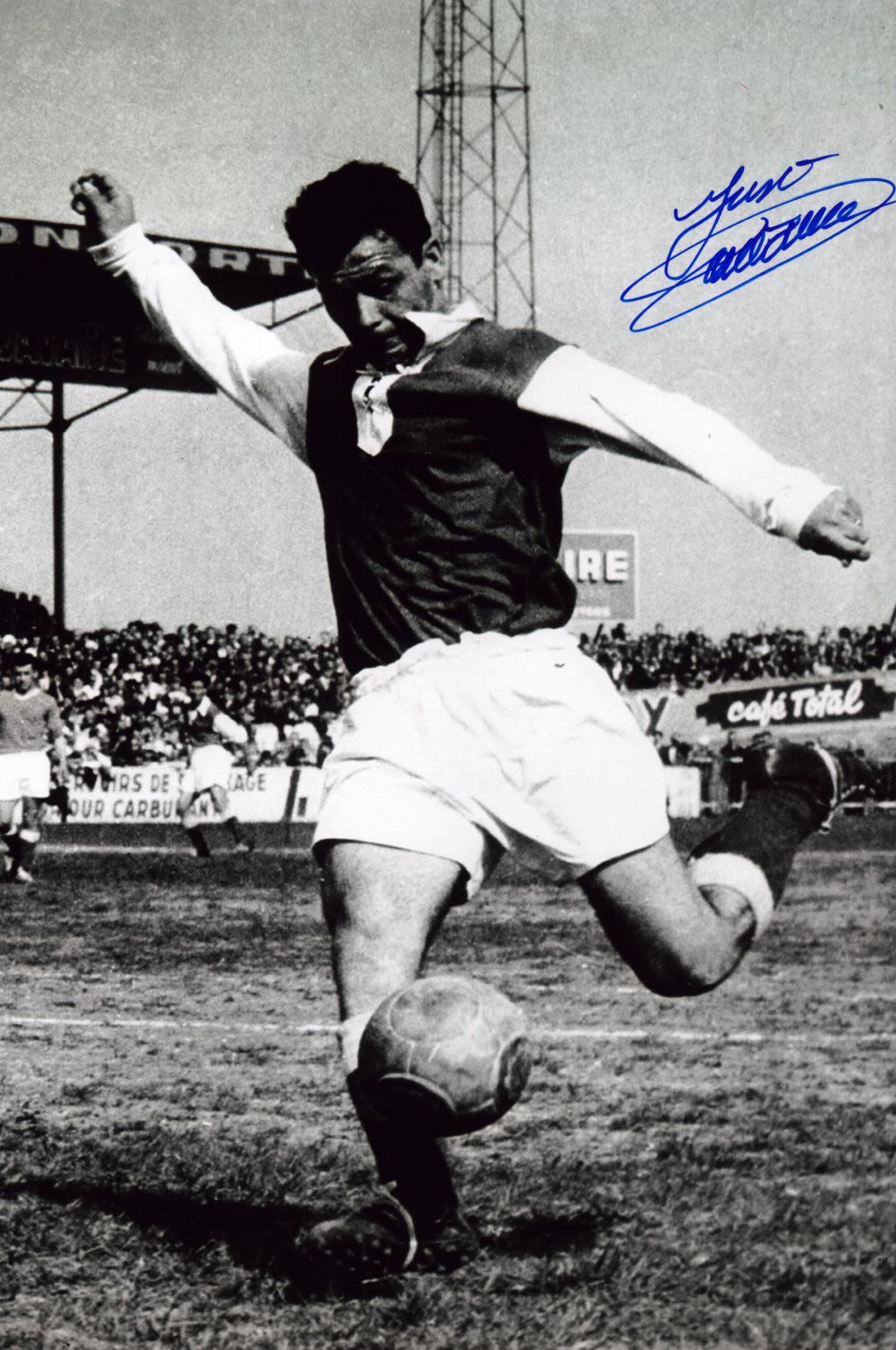 Lot 172: Football Just Fontaine signed 12x8 inch black and...