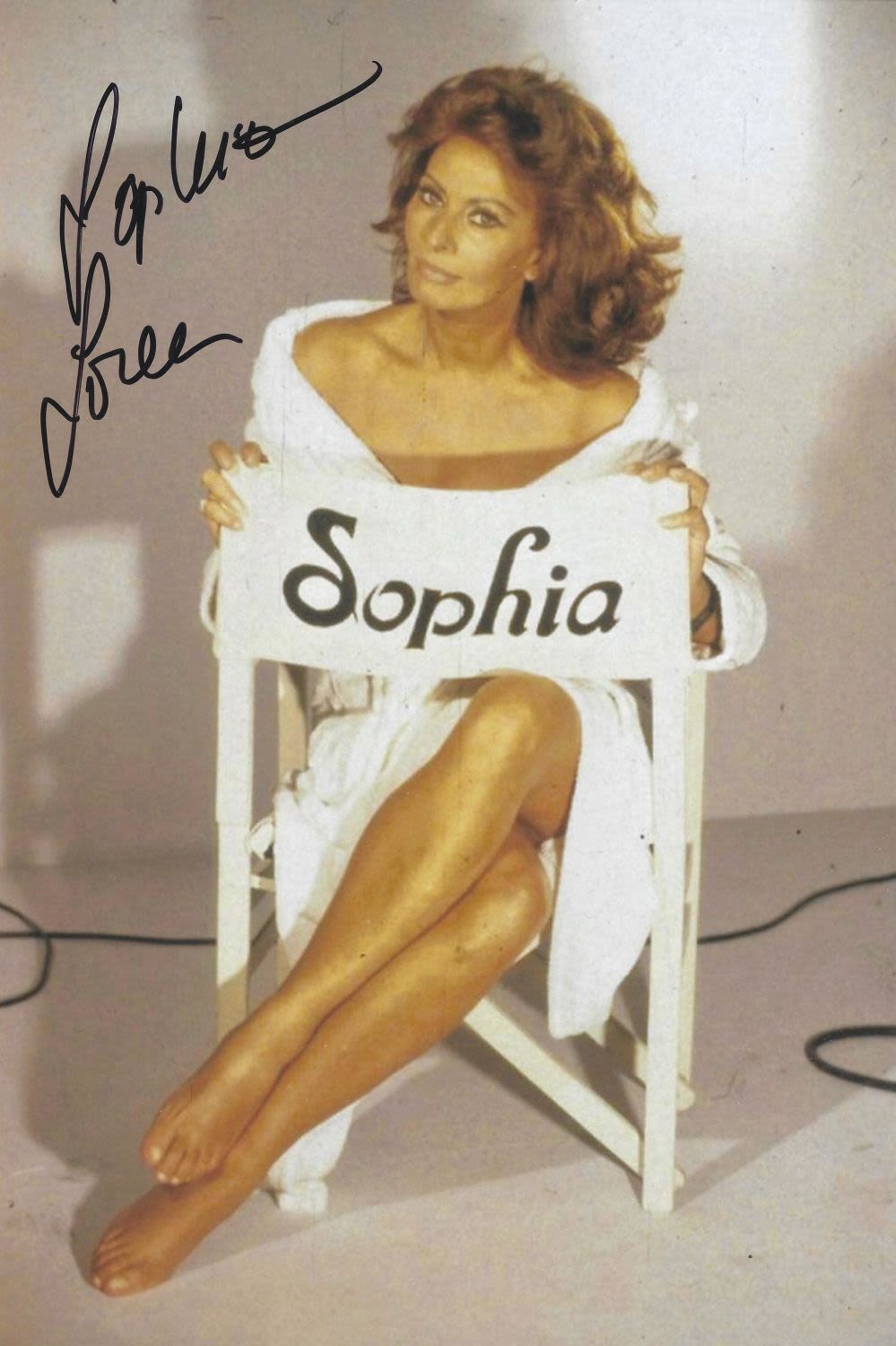 Lot 274: Sophia Loren signed 12x8 colour photo. Good condition....
