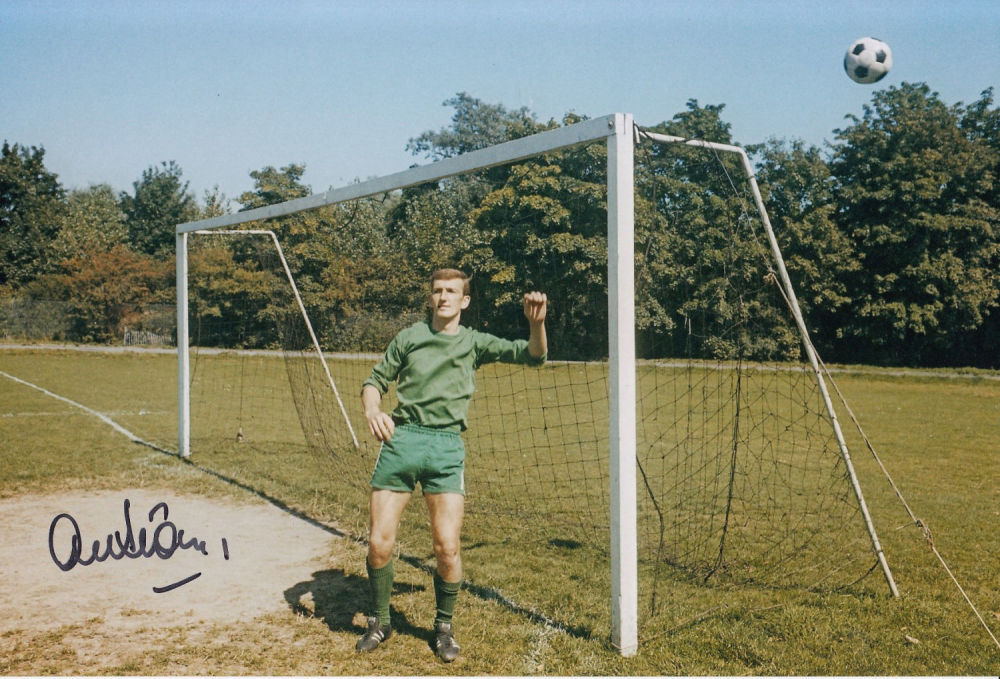 Lot 402: Football Autographed Alex Stepney 12 X 8 Photo:...
