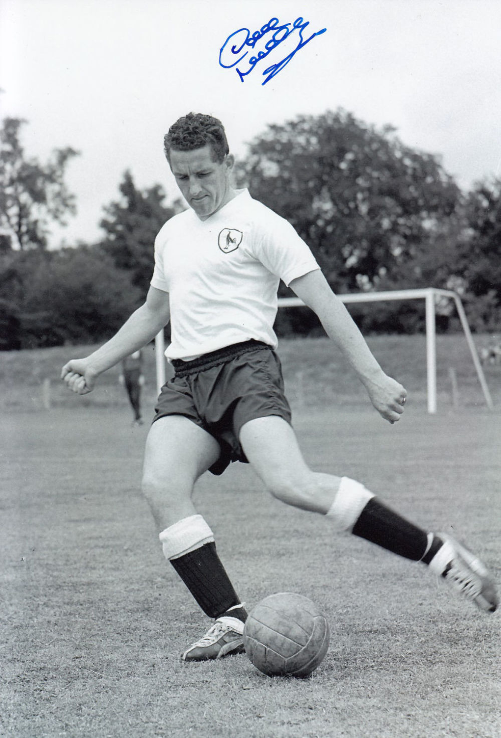Lot 424: Football Autographed Dave Mackay 12 X 8 Photo:...
