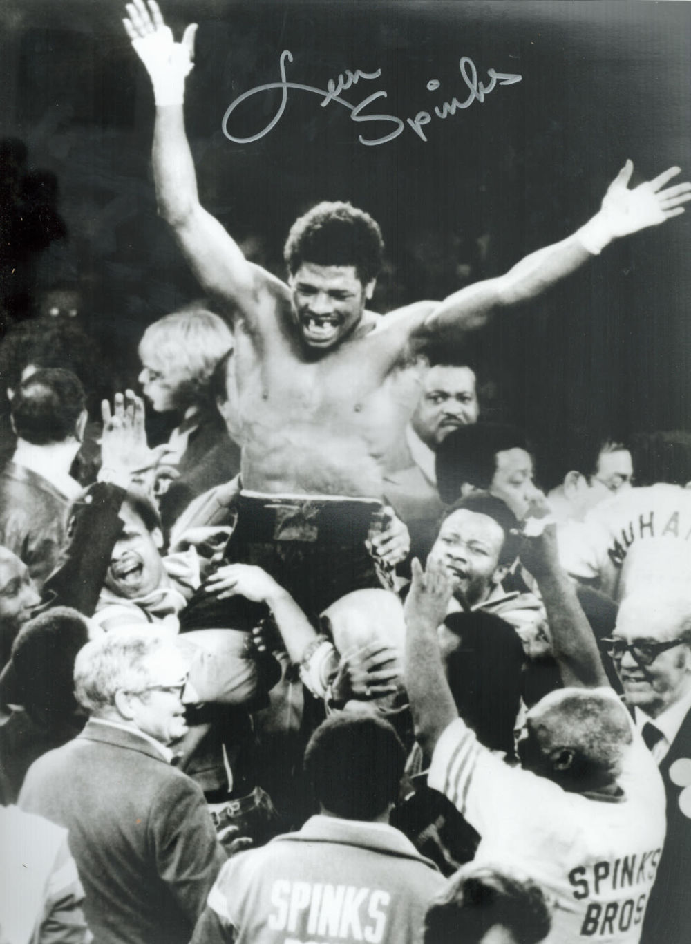 Lot 653: Boxing Leon Spinks signed 16x12 inch black and...