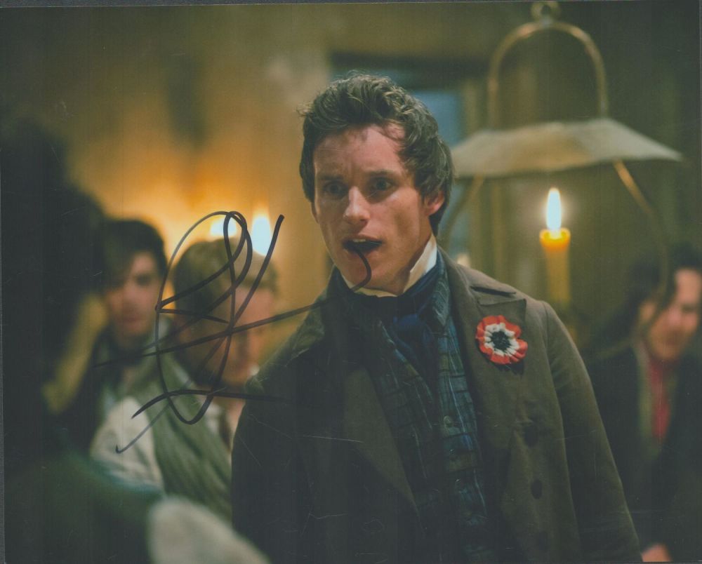 Lot 722: Eddie Redmayne signed 10x8 inch colour photo. Good...
