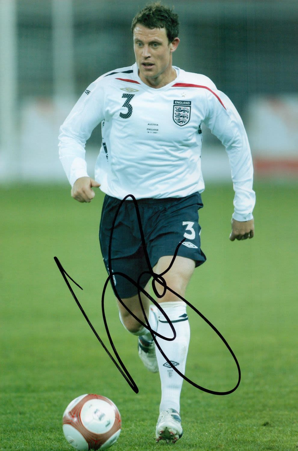 Lot 485: Wayne Bridge signed 12x8 England colour photo. Wayne...