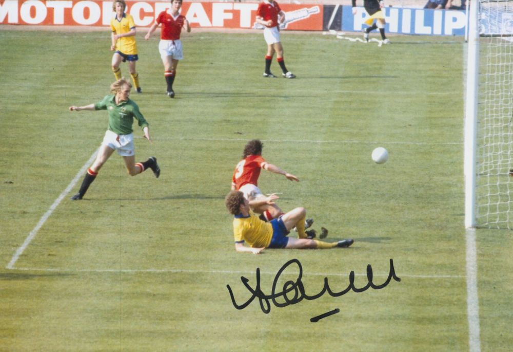 Lot 524: Alan Sunderland signed Arsenal 12x8 colour photo. Alan...
