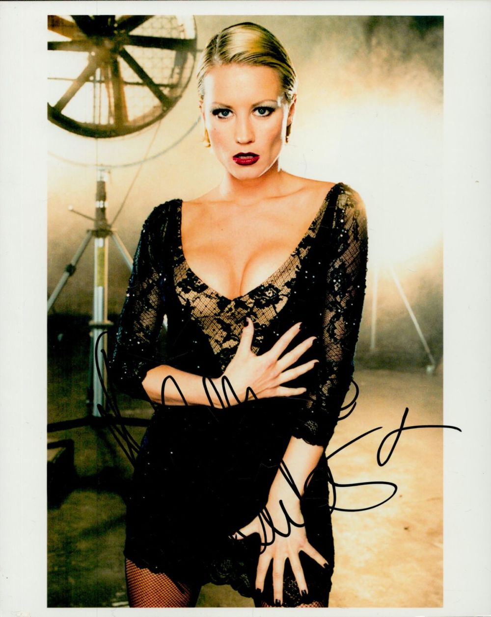Lot 189: Denise Van Outen signed 10x8 inch colour photo....