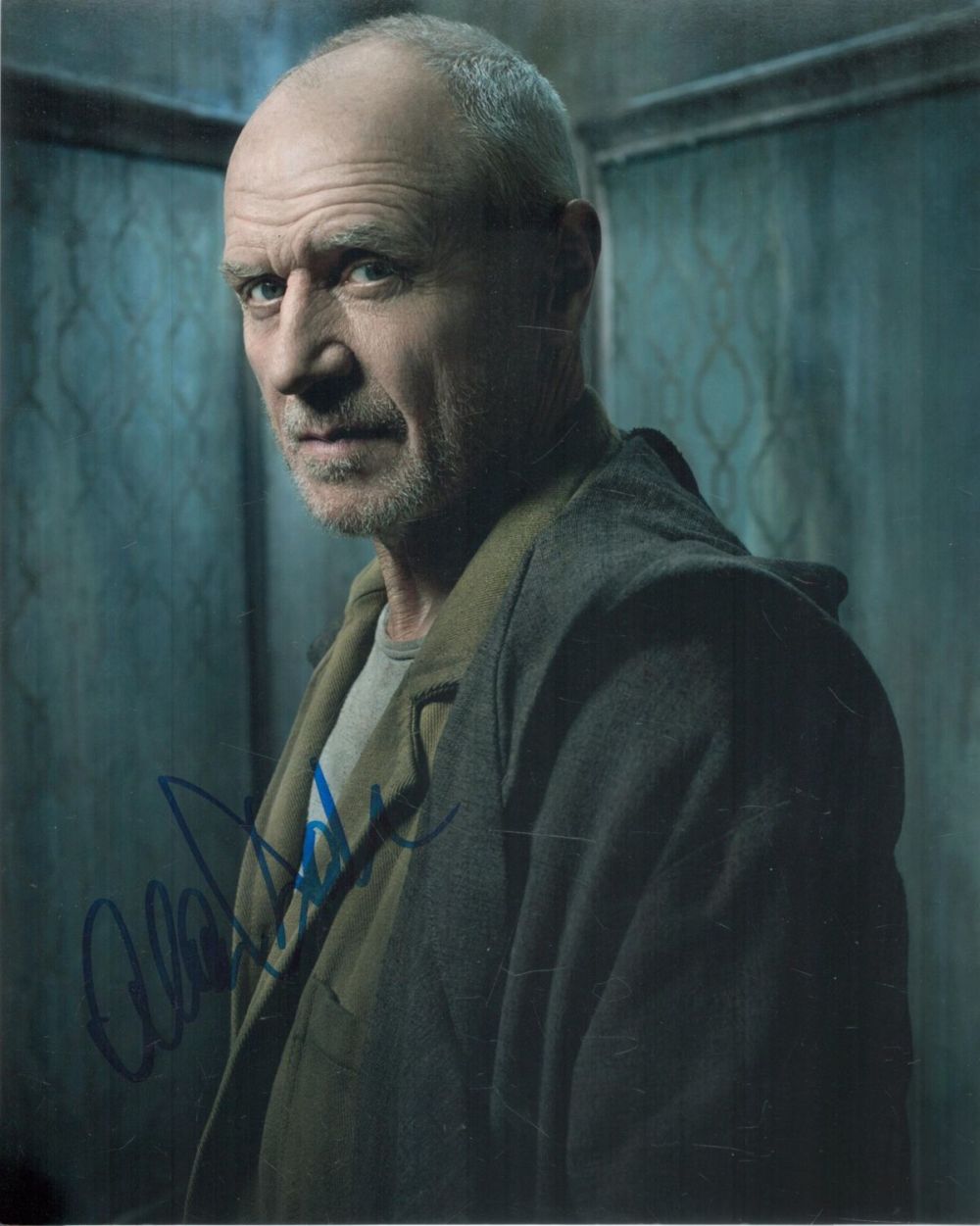 Lot 268: Alan Dale signed 10x8 inch colour photo. Good...