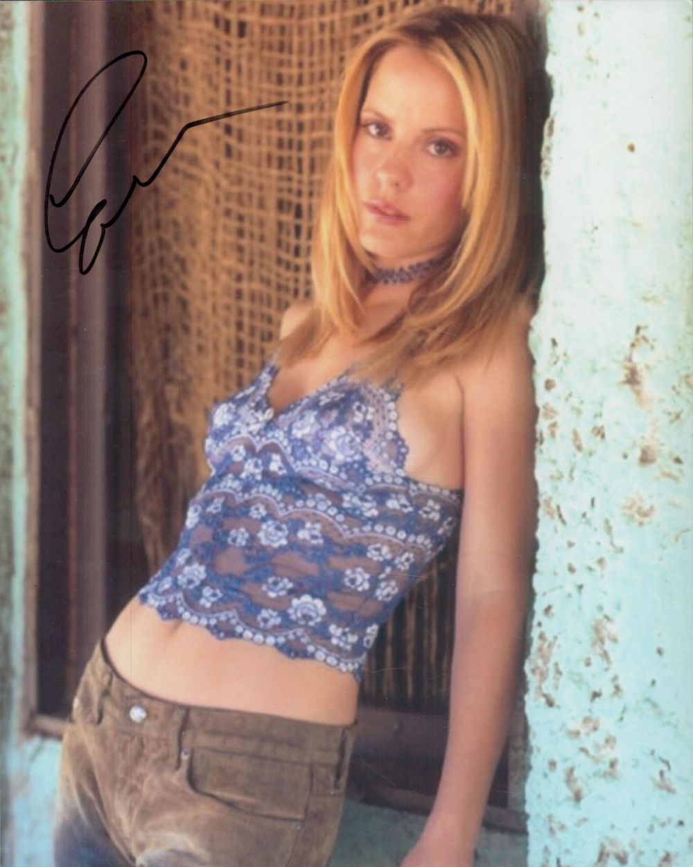 Lot 283: Emma Caulfield signed 10x8 inch colour photo. Good...