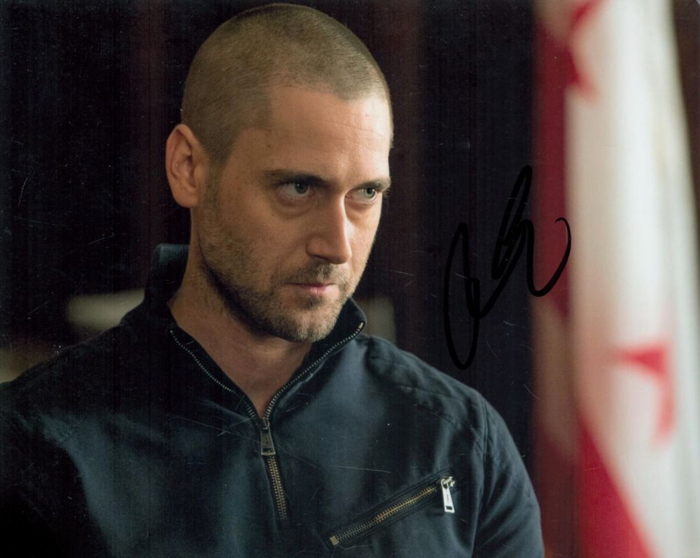 Lot 319: Ryan Eggold signed 10x8 inch colour photo. Good...