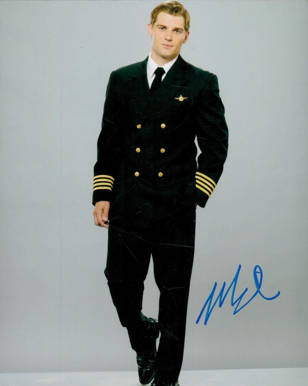 Lot 327: Mike Vogel signed 10x8 inch colour photo. Good...