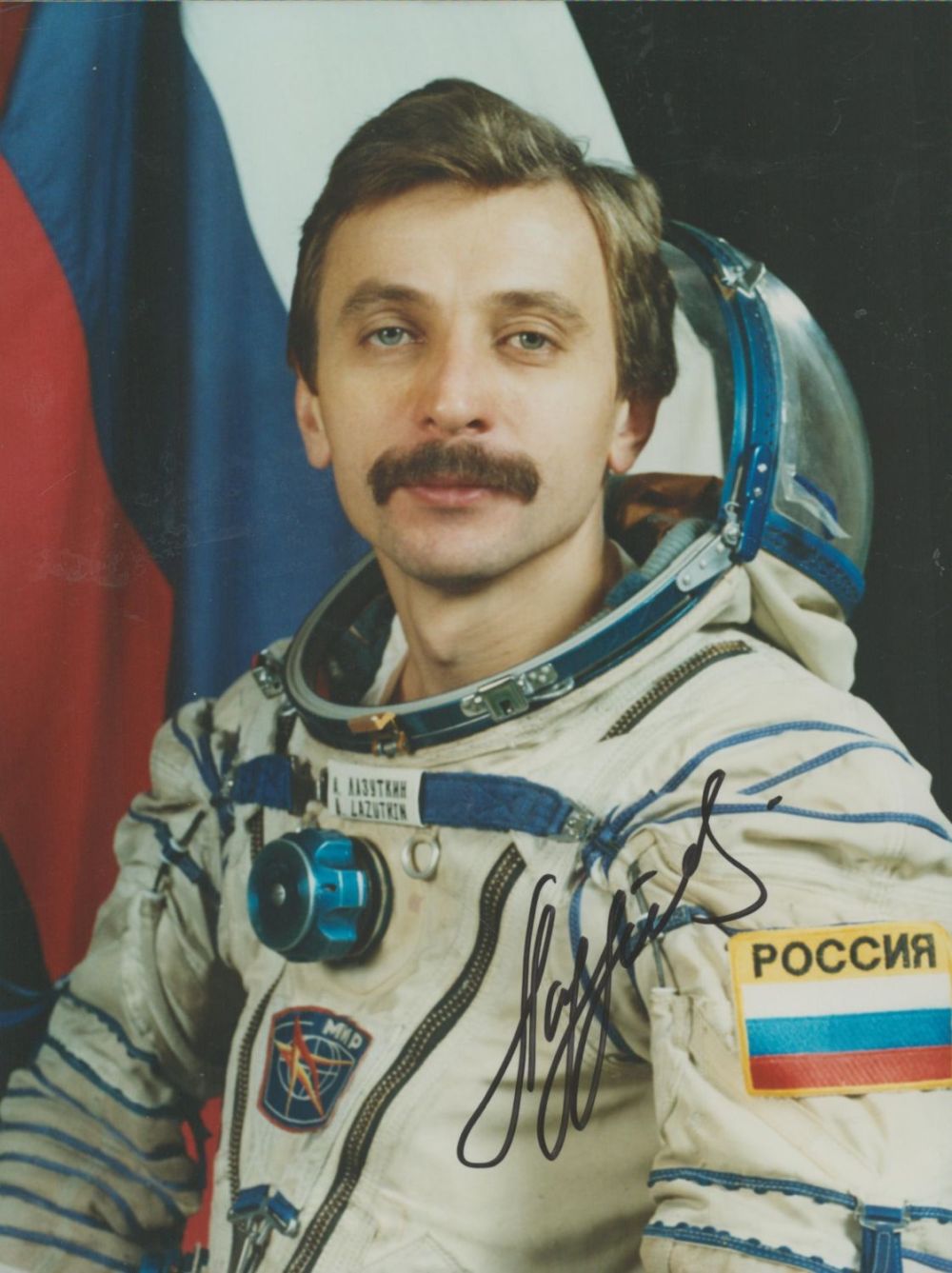 Lot 147: Cosmonaut Alexandr Lazutkin signed colour portrait photo 8...
