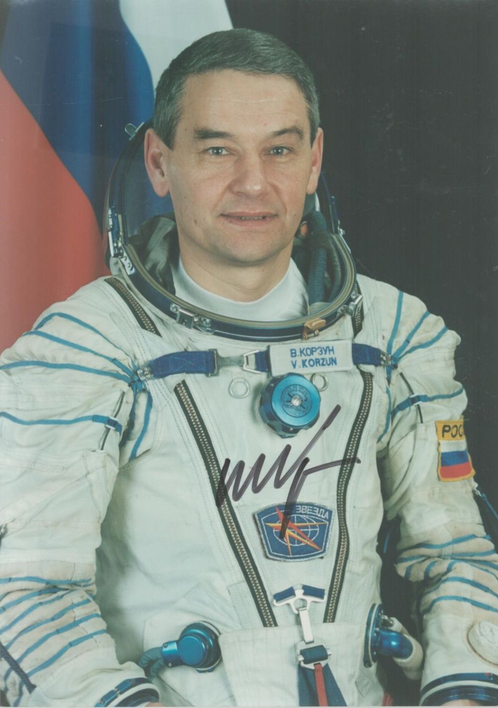 Lot 148: Cosmonaut Valery Korzun signed colour portrait photo 8...