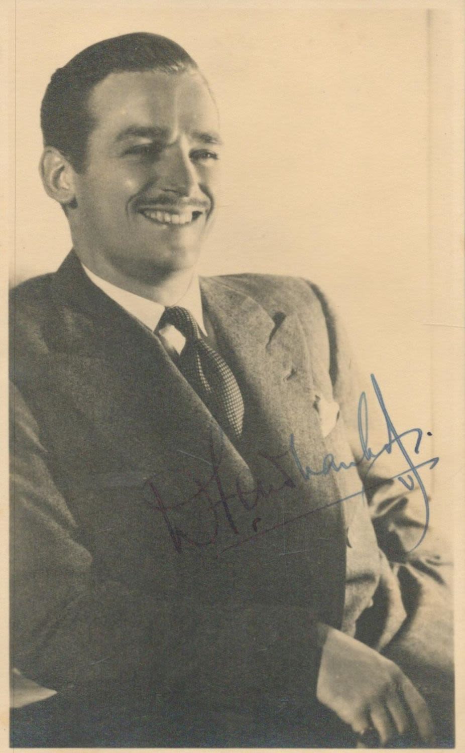 Lot 186: Douglas Fairbanks Jr Signed 5x3 inch Vintage Black...