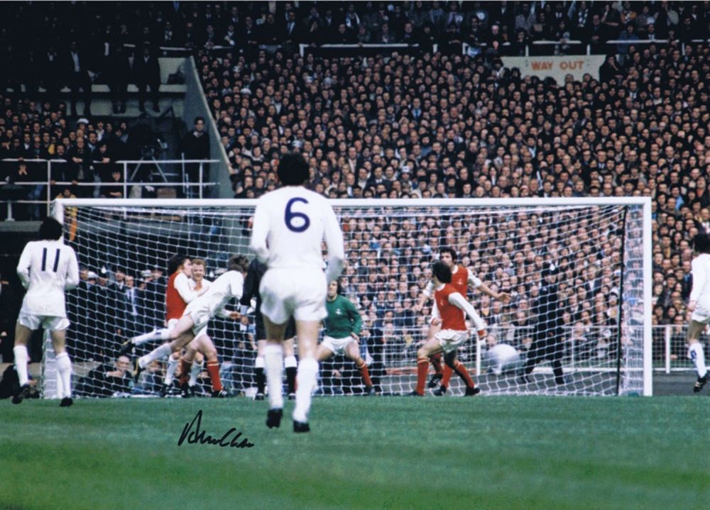 Lot 367: Autographed Allan Clarke 16 X 12 Photo :...