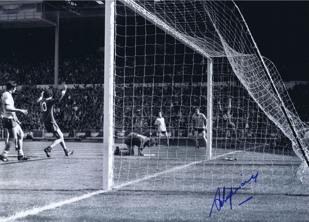 Lot 371: Autographed Steve Heighway 16 X 12 Photo :...