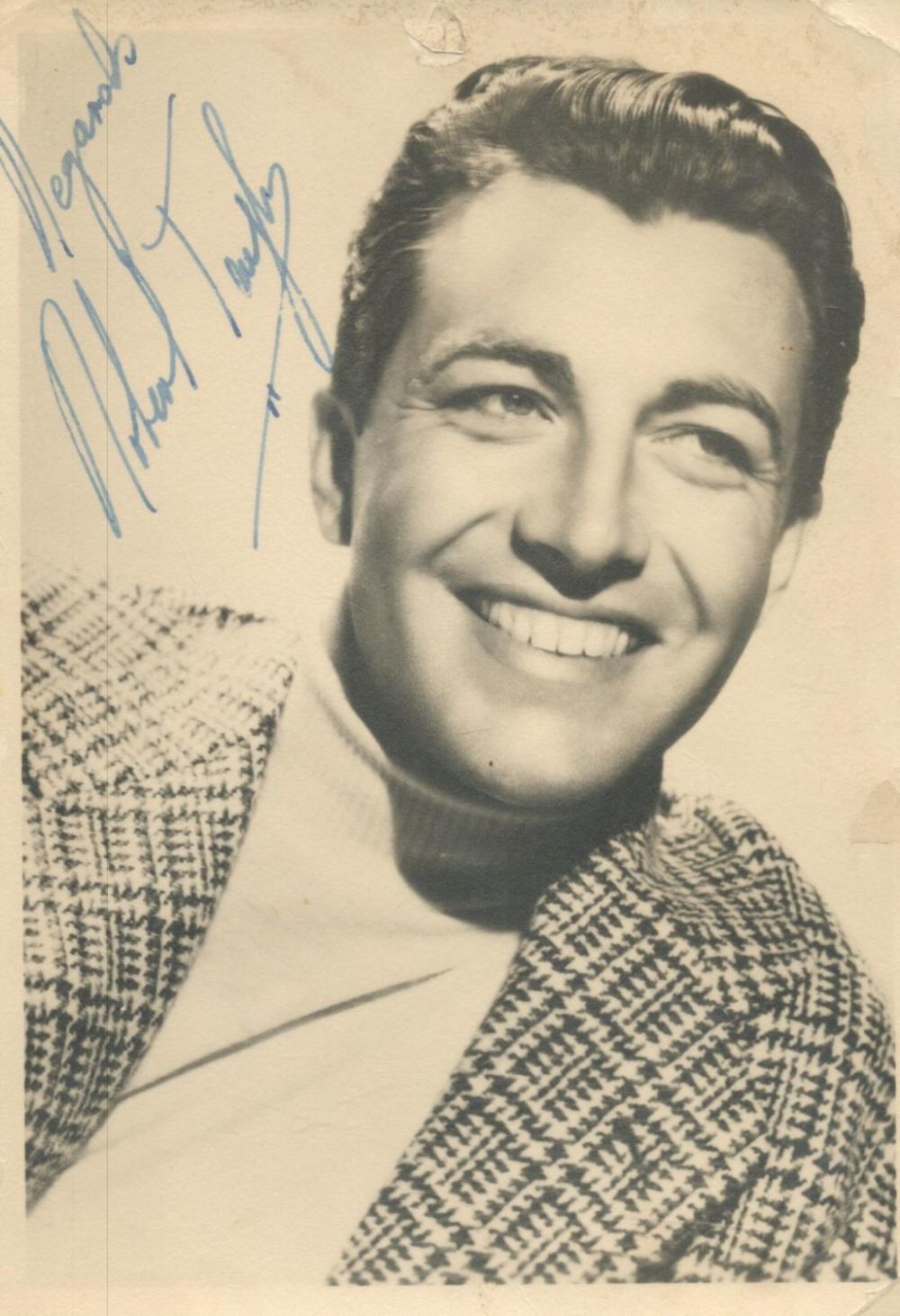 Lot 505: American Actor Robert Taylor signed 7 x 5...